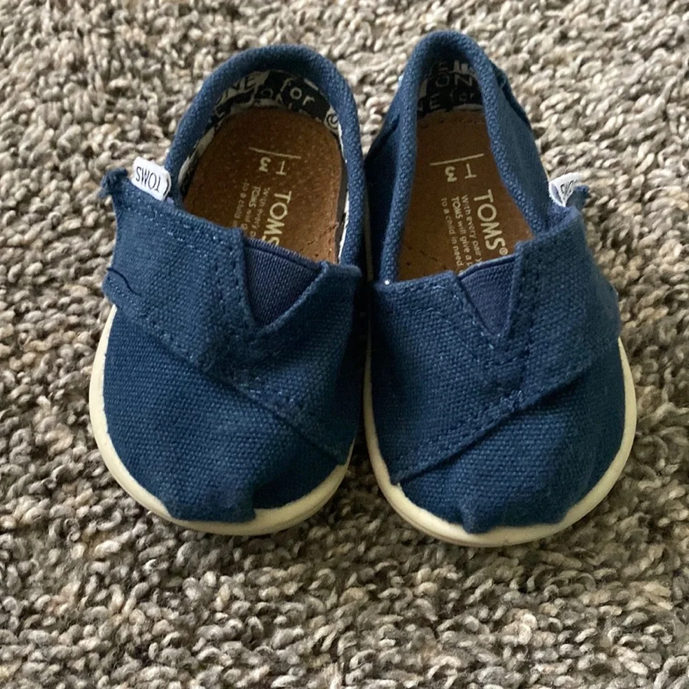 Toms - Picture 1 of 5